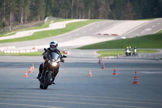 Anketa o slovenskih motoristih, njihovi uporabi motociklov ter težavah na cestah