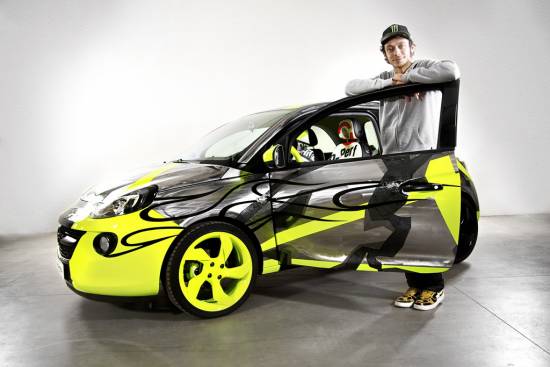 Naprodaj unikatni opel adam, ki ga je soustvarjal Valentino Rossi