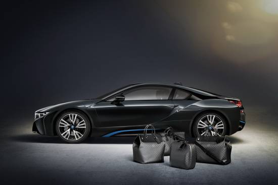 Louis Vuitton izdelal potovalni set za BMW i8