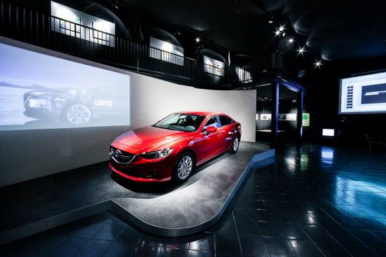 Mazda in sodobna umetnost na Milanskem Tednu Mode