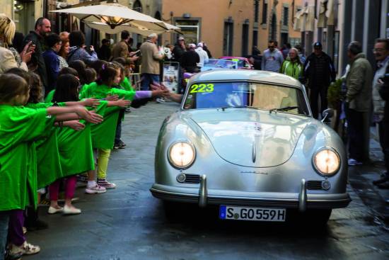 Bugatti, Bentley in Porsche na legendarni dirki Mille Miglia